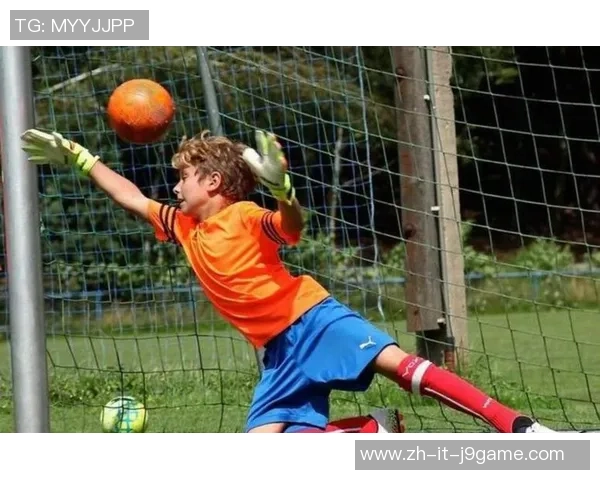 足球的魅力在于惯性运动的艺术与激情交织的完美结合